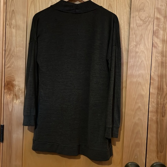 Green Cardigan Sz Medium/Large Fit - No tags - Picture 2 of 2